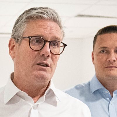 Politics LIVE: WAR in No10 – ‘Hated’ Keir Starmer ‘faces ousting in weeks as rivals ready 50 frontbenchers to stand down’