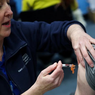 Students to get meningitis B vaccines after university outbreaks