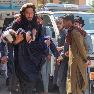 At least 22 refugees returning from Pakistan killed after truck overturns in eastern Afghanistan – AOL