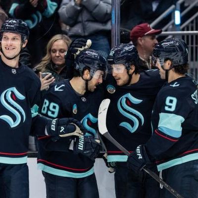 Shane Wright’s 2-goal effort steers Kraken past Maple Leafs
