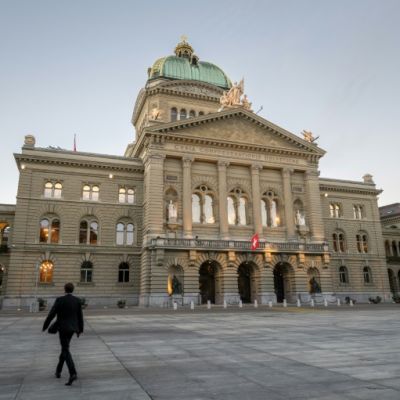 Populist right set to sweep Swiss polls