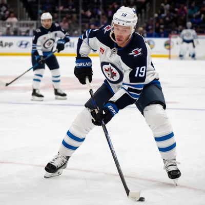Toews starting to feel comfortable playing with Jets