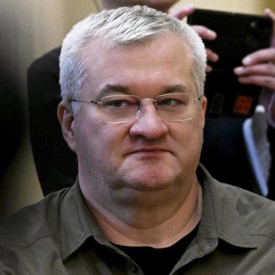 Kiev backs EU state’s call to stop paying Ukrainian men benefits  —  RT Russia & Former Soviet Union