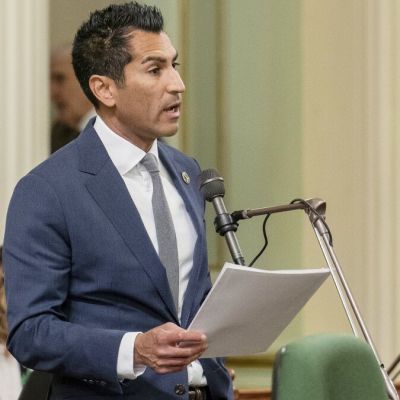 Robert Rivas sworn in as California Assembly speaker after long fight for power