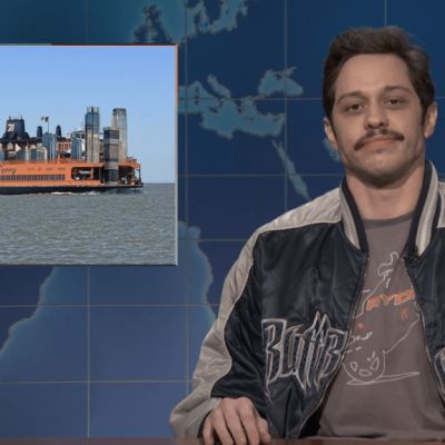 Pete Davidson Returns To ‘SNL’ To Roast His & Colin Jost’s Staten Island Ferry On ‘Weekend Update’