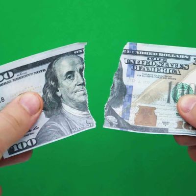 Dollar Falls as FOMC Keeps Interest Rates Unchanged