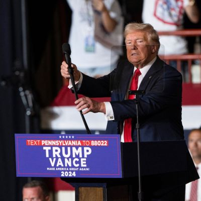 Trump’s ‘disciplined’ campaign is unraveling