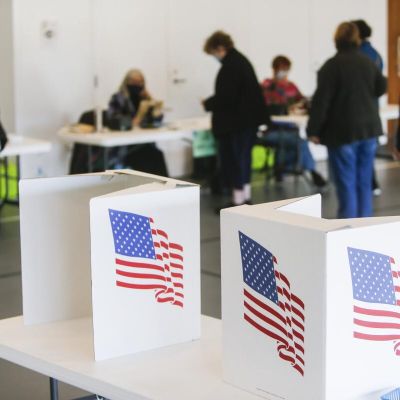 Iowa poll workers face scrutiny amid election security concerns