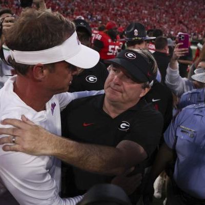 Top 25 roundup: No. 9 Georgia hands No. 5 Ole Miss first loss