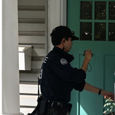 US agents search Ilhan Omar home amid Trump row