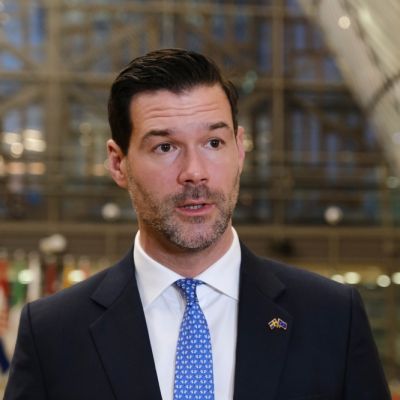 Sweden tightens citizenship rules, government moves to curb immigration