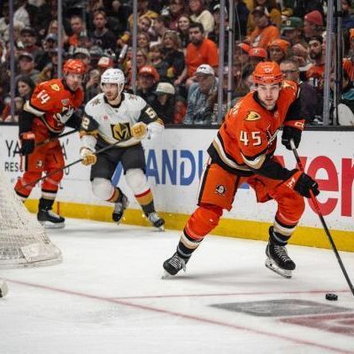 Ducks find power-play success, edge Golden Knights to even series Img