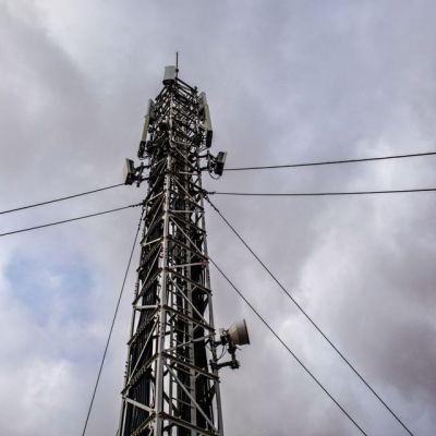 Nokia, Ericsson Stocks Are Tumbling. U.S. Telecom Companies Are Cutting Back.