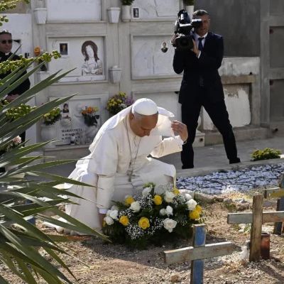 Pope Leo defends migrants at Mediterranean island frontier