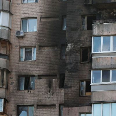 Deadly Russian air attacks force power cuts across Ukraine, as Trump-Putin summit shelved