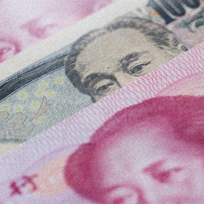 Chinese Tech Stocks Tumble as Beijing Defends Yuan Amid Rising Economic Fears