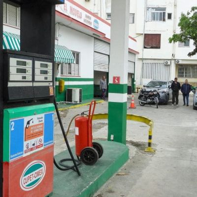 Oil to Cuba drops to zero as Mexico puts shipments on hold over US tariff threat