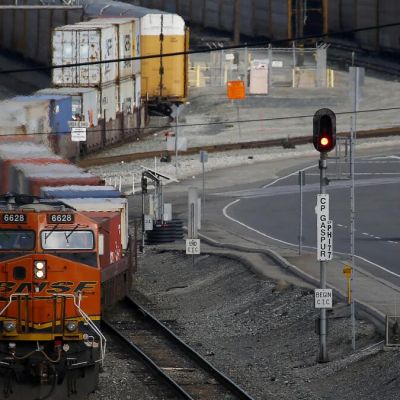 Editorial: If L.A. air quality officials go soft on toxic railroad pollution, are the ports next?