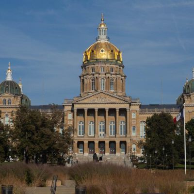 Gov. Reynolds OKs bill affecting county supervisor elections in Iowa’s largest counties