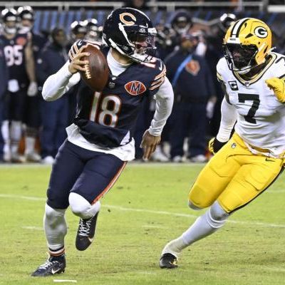 Bears come back from 15 down in 4th to stun Packers in wild card