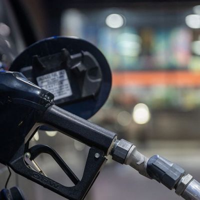 White House touts $3.49 gas, one cent cheaper than last July 4th
