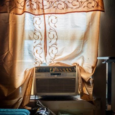 Some Houston-area residents feel hopeless and abandoned after more than a week without power