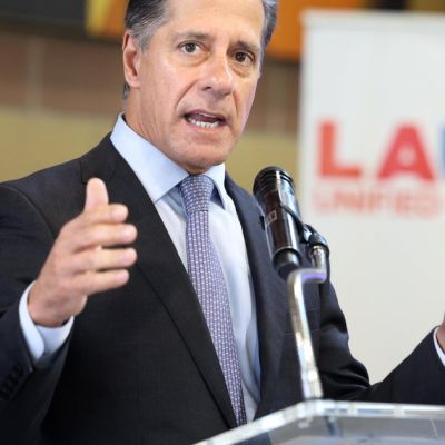 LAUSD Superintendent Alberto Carvalho resigns amid FBI investigation