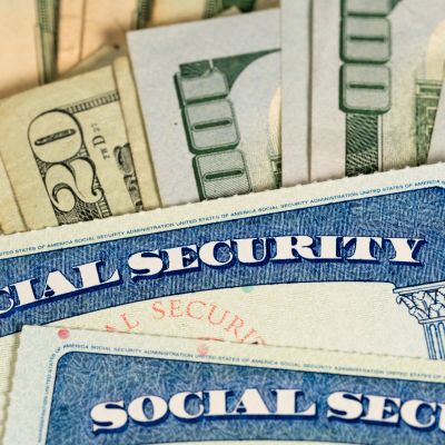 Here’s the Average Age Retirees Claim Social Security and the Monthly Benefit They Receive | The Motley Fool