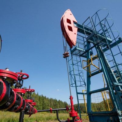 Oil rises on Russia sanctions fears after 3-day losing streak