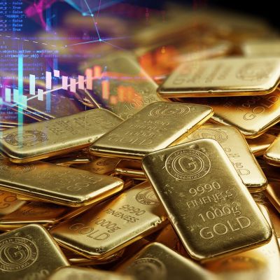 Gold prices hold steady below historic 4,600-dollar peak as investors lock in profits