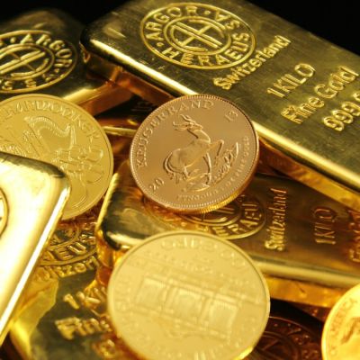 Gold rockets to a record $4,074  —  analysts predict a climb to $6,000 as global tensions and rate cuts fuel the surge.