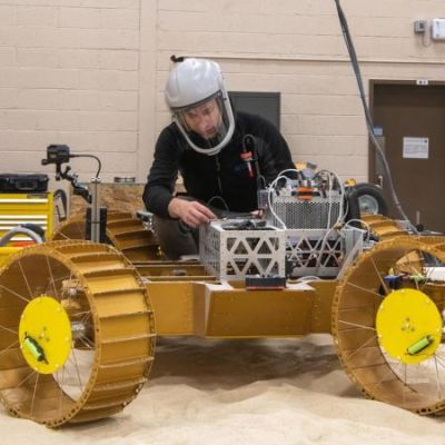 Inside the scramble to save NASA’s half-billion-dollar, water-hunting moon rover | CNN