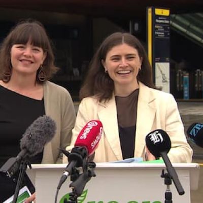 Greens pledge free buses, trains for kids, students, $2 adult fare cap