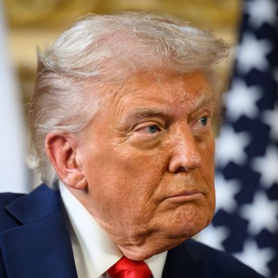 Donald Trump tells BBC to apologise by Friday or face billion-dollar lawsuit