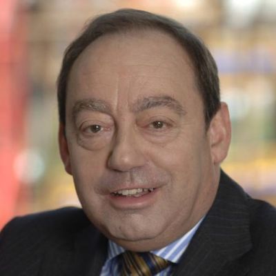 EY hires corporate crisis adviser to examine failed break-up plan