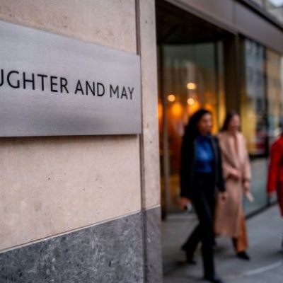 Slaughter and May holds junior lawyer pay at £150,000