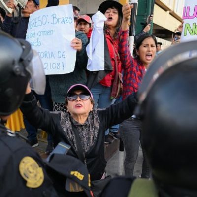 Death threats by WhatsApp: extortion drains Peruvians’ cash