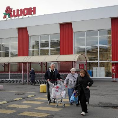 Kremlin orders Russia businesses of Nestle, Auchan seized