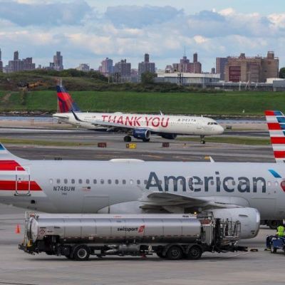 Flights at major US airports delayed after cable cut by construction workers