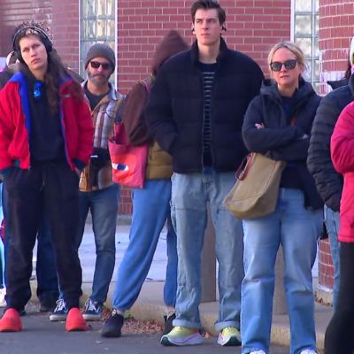 Saturday early voting lines snake around blocks in Chicago