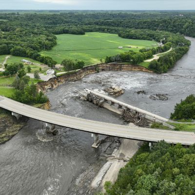 Bridge Near Minnesota Dam May Collapse; Officials Say They Can Do Little to Stop It