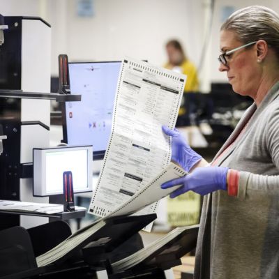 News Brief: Arizona Officials Issue Election Warning; Wisconsin Election Agency Confirms System Outages on First Day of Early Voting; 6 People Indicted in Ohio for Allegedly Voting as Noncitizens