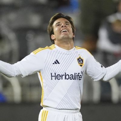 Galaxy sweeps Colorado to reach Western Conference semifinals