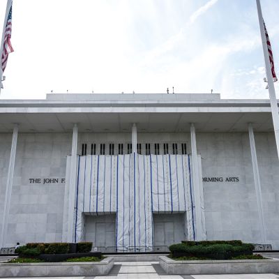 Kennedy Center Warns of “Certain Fiscal Collapse” and Closure This Week, Says Trump’s Name May Be the Only Fix