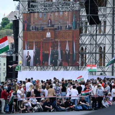 Kossuth Square fills with crowds as Hungary’s Parliament opens with celebrations and symbolism