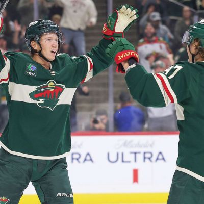 Wild score three in first period, end Golden Knights’ winning streak at four