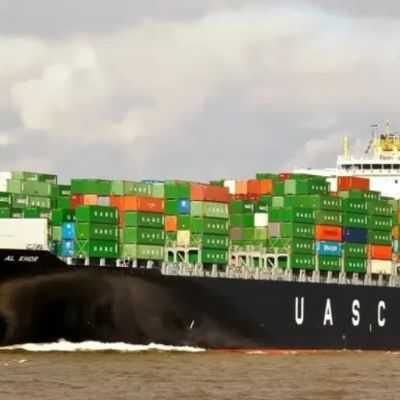 Iran strikes Cyprus-flagged ship and closes Strait of Hormuz: crew member missing as US launches strikes 140 targets – ProtoThema English