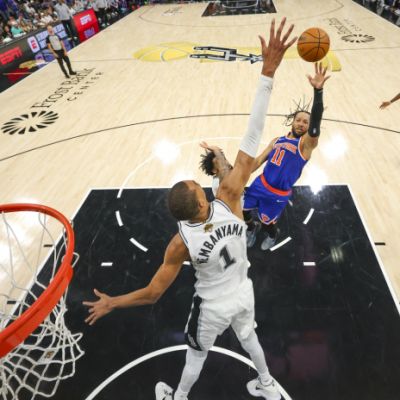 Knicks survive Spurs charge to widen NBA finals lead