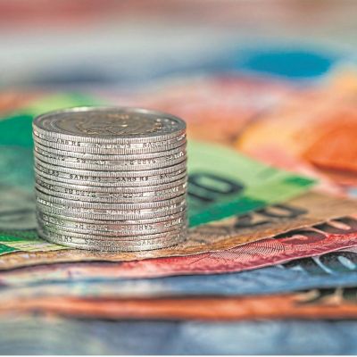 Rand briefly breaks below R16 as dollar weakens on US uncertainty | The Witness