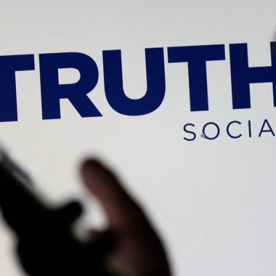 Trump transfers his over $4 billion stake in Truth Social to trust By Investing.com